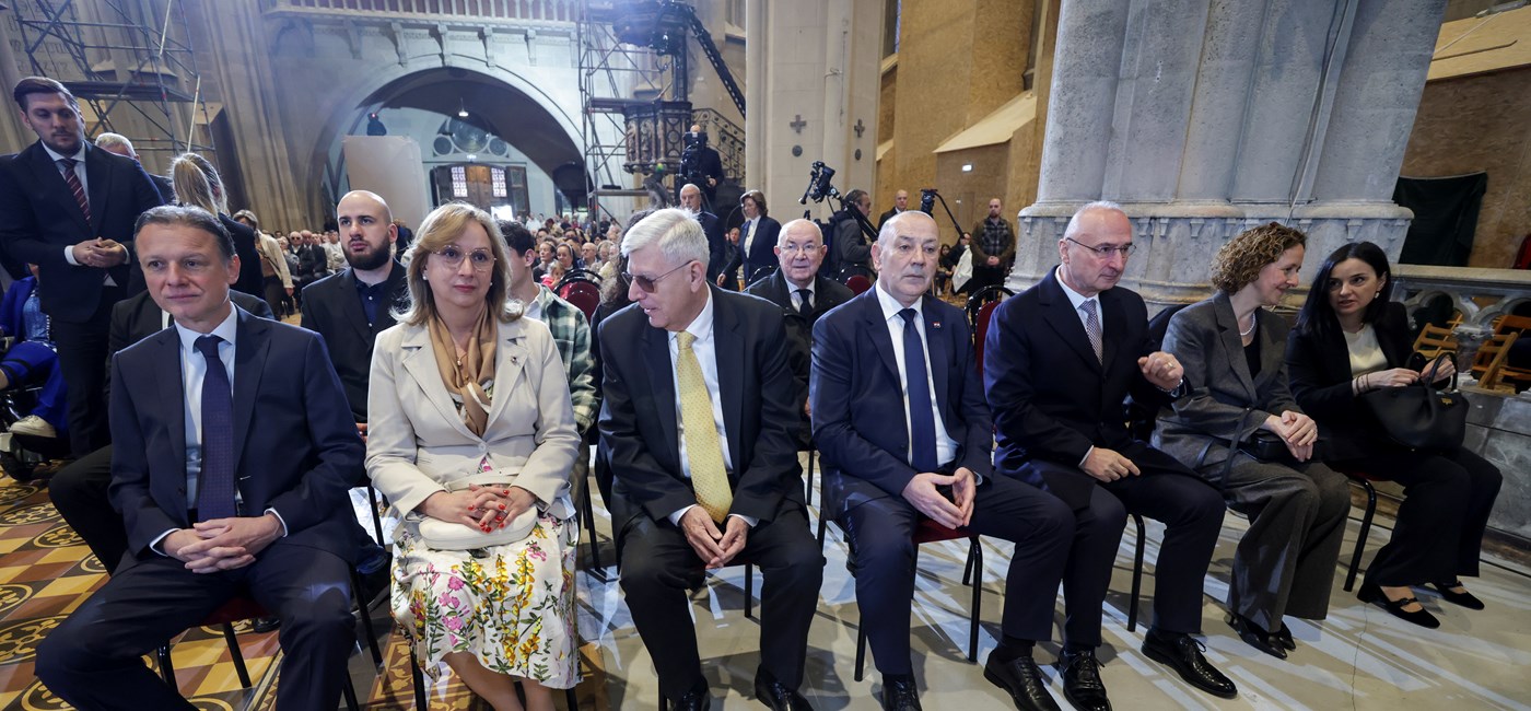 Ministri građanima čestitali Uskrs, uz poruke mira, zajedništva i brige za najpotrebitije